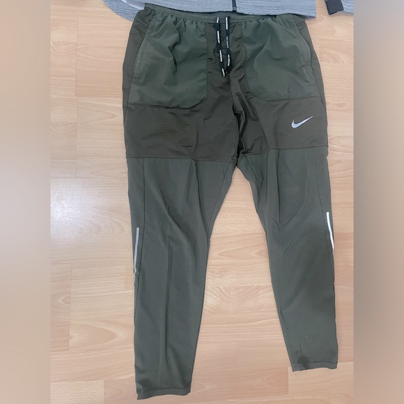 Nike tracksuit - Picture 2 of 4
